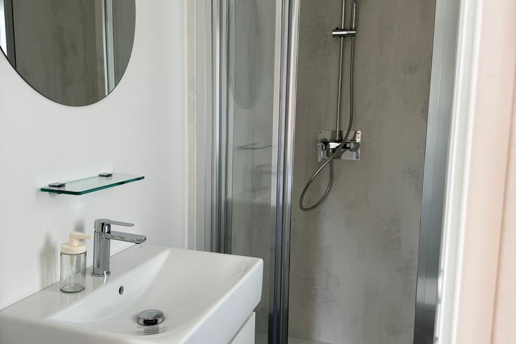 Premium mobile home for 2 people image