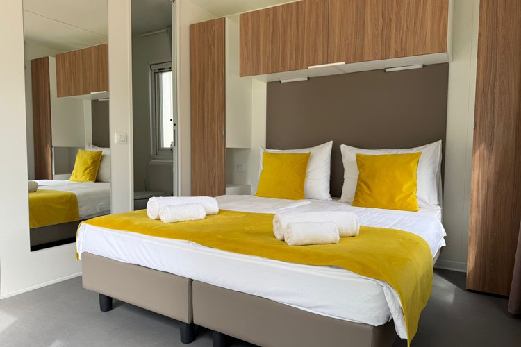 Premium mobile home for 2 people image